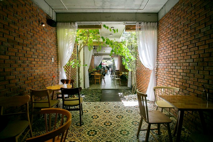 Mau Nha 2 Tang Ket Hop Kinh Doanh Quan Cafe (4)